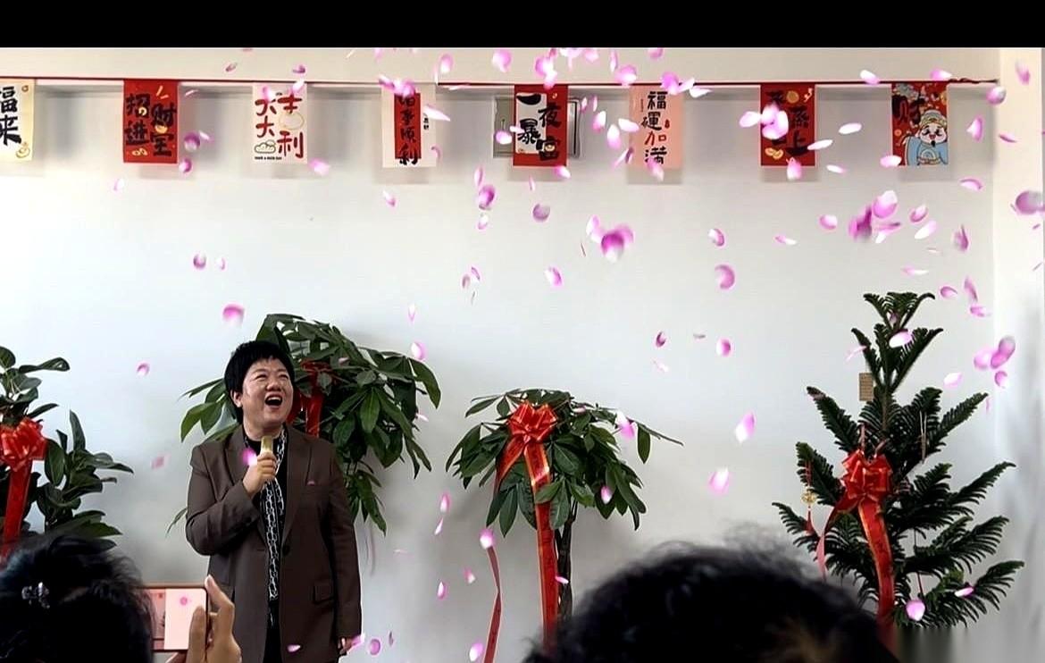 我算是看明白了。女人搞钱这事儿，千万别指望任何人。尤其别指望男人。最近认识