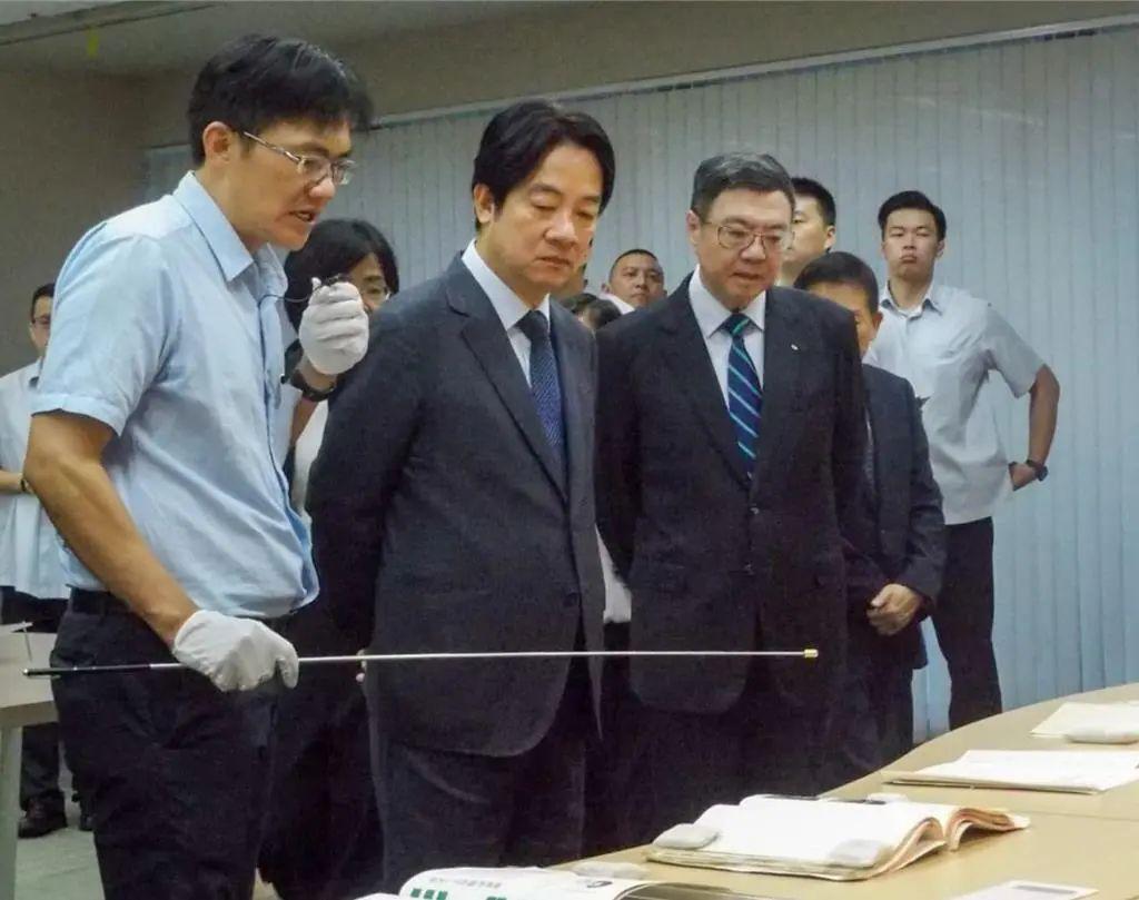 民进党这操作，真是越来越没底线了！刚上任的国民党主席郑丽文，啥也没干，就莫名其妙