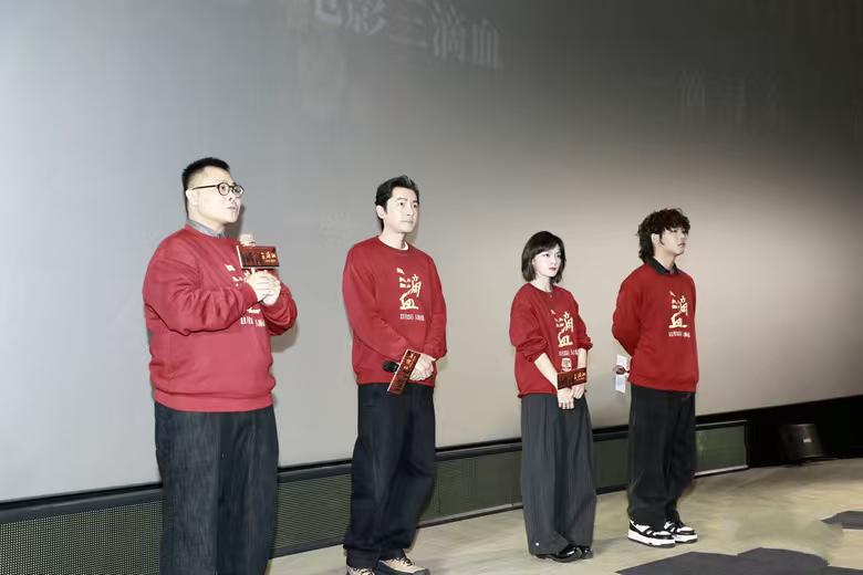 国产电影终于敢拍这个了！《三滴血》一上映，朋友圈全在哭！胡歌演一个找儿子快