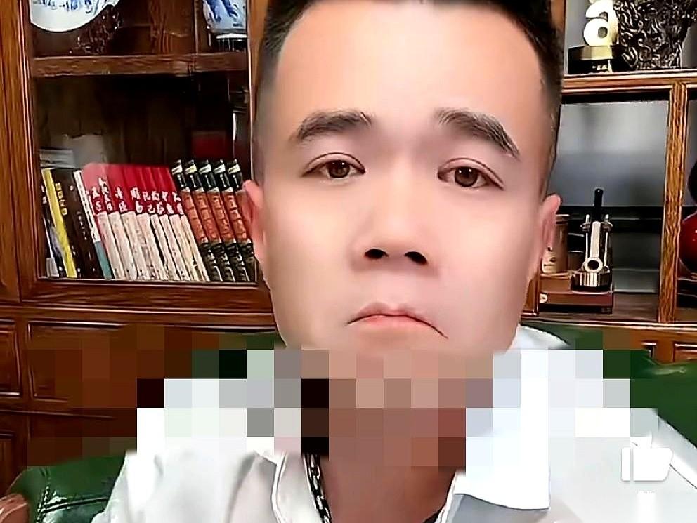 辛巴徒弟小胖在直播间里“摊牌”了。他对着镜头放了句狠话：这两天跳得欢、忙着带辛