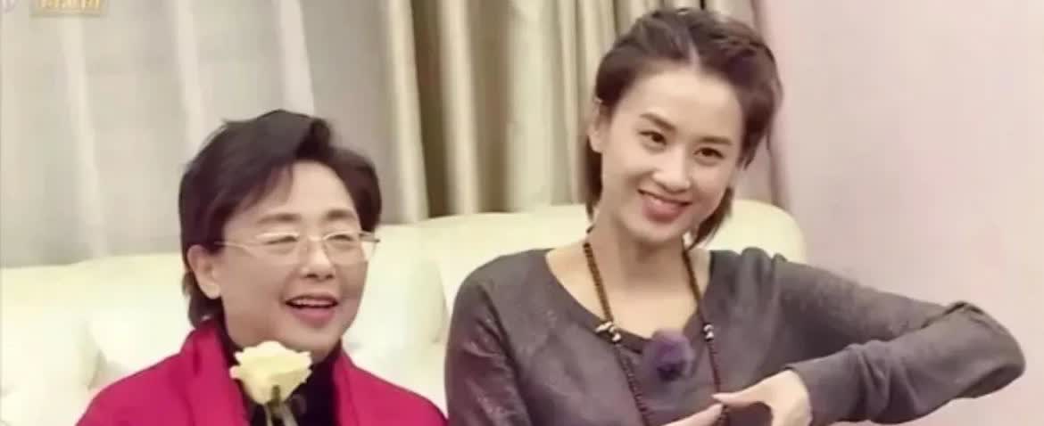 黄圣依母亲最新采访直接掀了杨子家老底！没想到黄圣依参加的新综艺《是妈妈是女儿