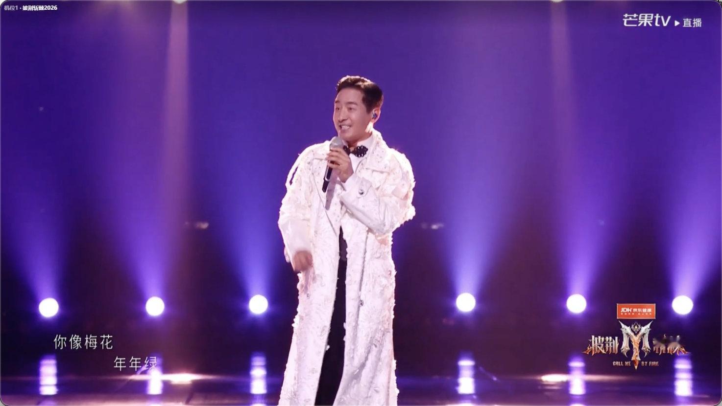 郭晓东可爱郭晓东好可爱他浑厚的嗓音配上轻快的舞曲确实有种反差萌，满满的生命力