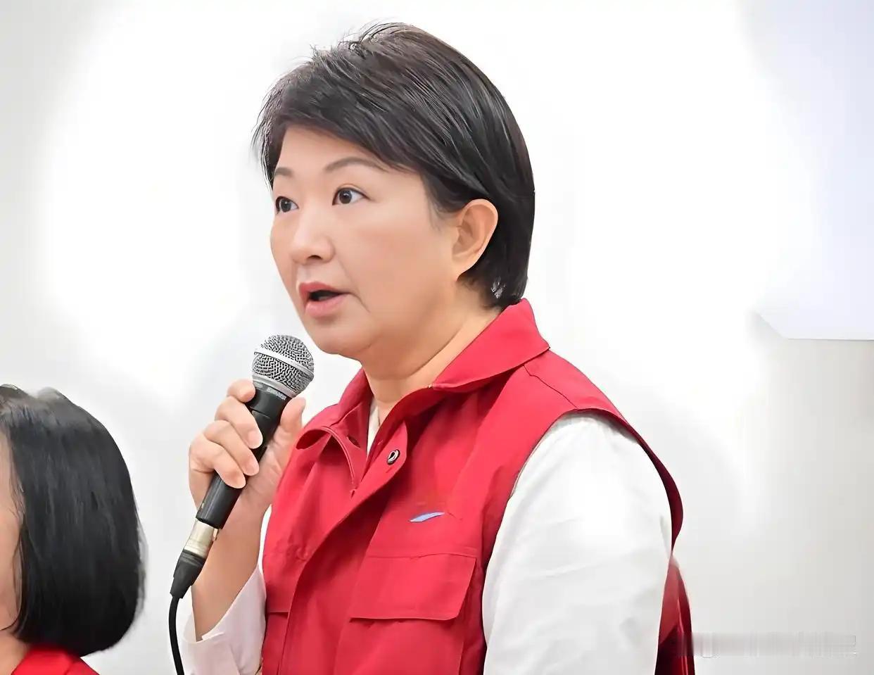 卢秀燕出来表态了！4月30日，卢秀燕表示：国民党是百年的民主政党，重大的议题，
