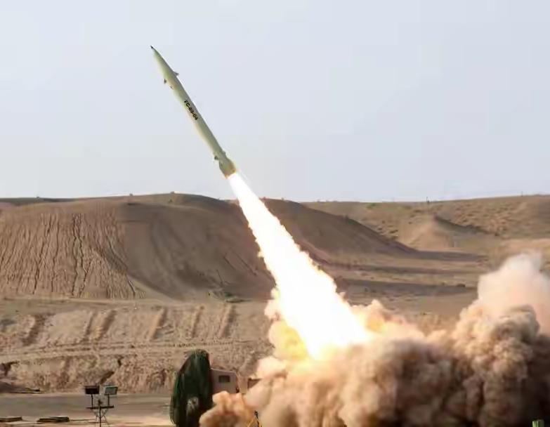 重磅！伊朗动手，1吨重弹头直砸以色列！3月5日，伊朗伊斯兰革命卫队宣布：发射