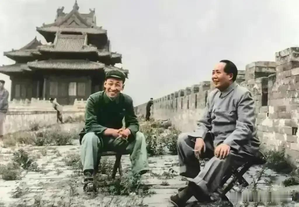 张闻天回忆说——那时候，我只是形式上当当主席……很多人以为，遵义会议一开，老