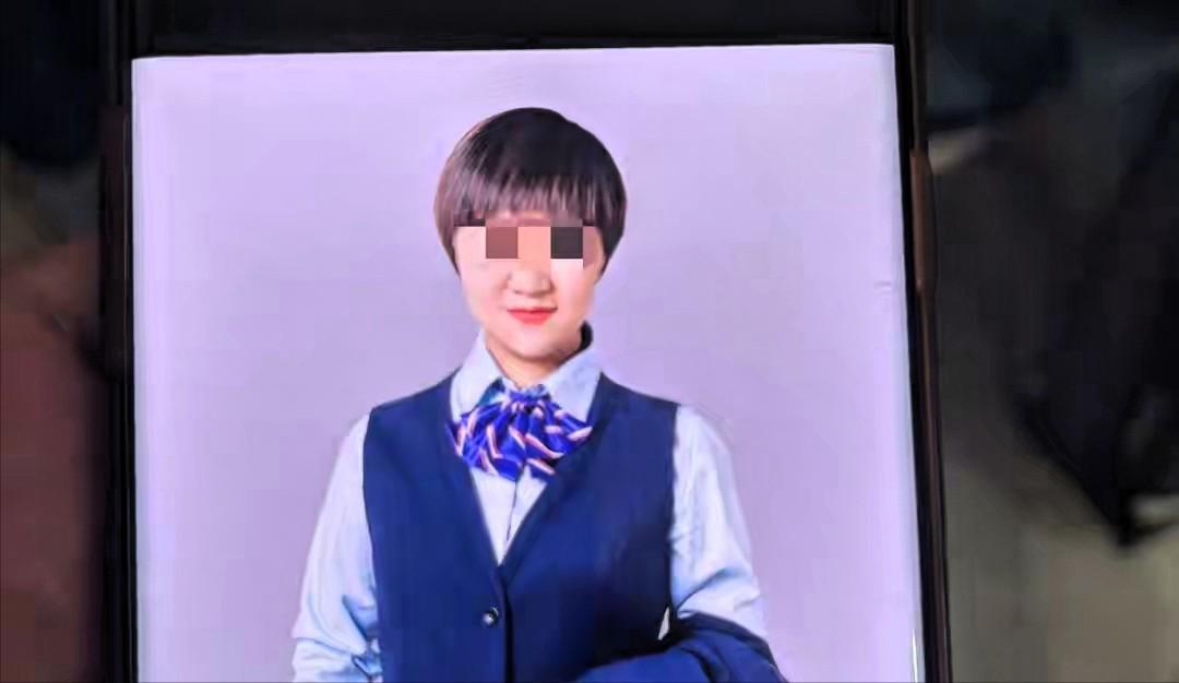 河南商丘，一女子做猪肉生意，她拿着80万现金到银行存钱，女经理上前接待，女子要