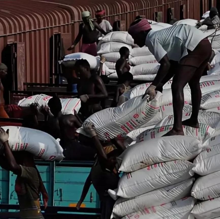 印度紧急向中国求援尿素，欧美多国等着看中方回应，没想到新德里又翻脸了！田间困