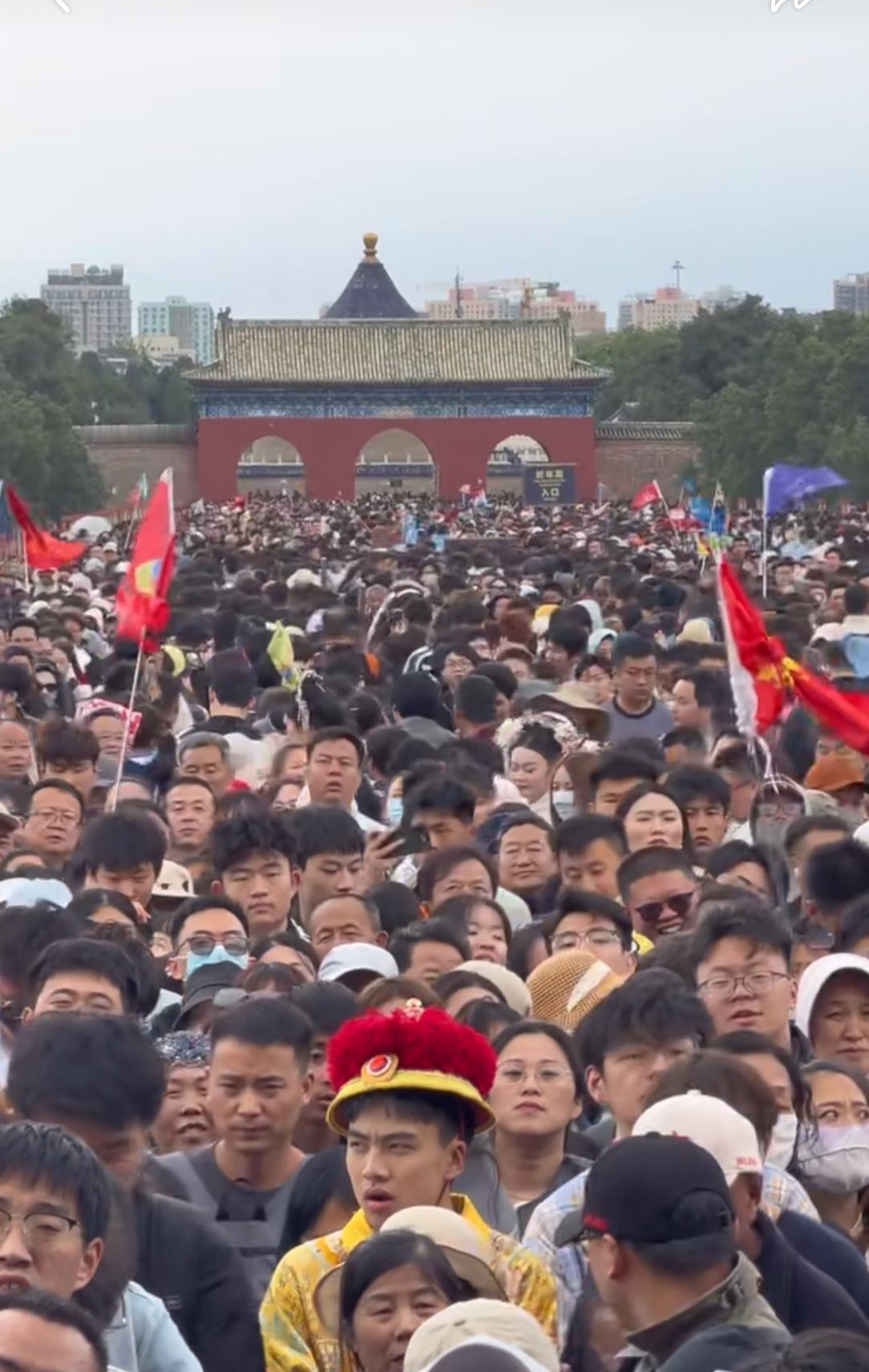 5月1号的故宫，皇帝来了也得排队！