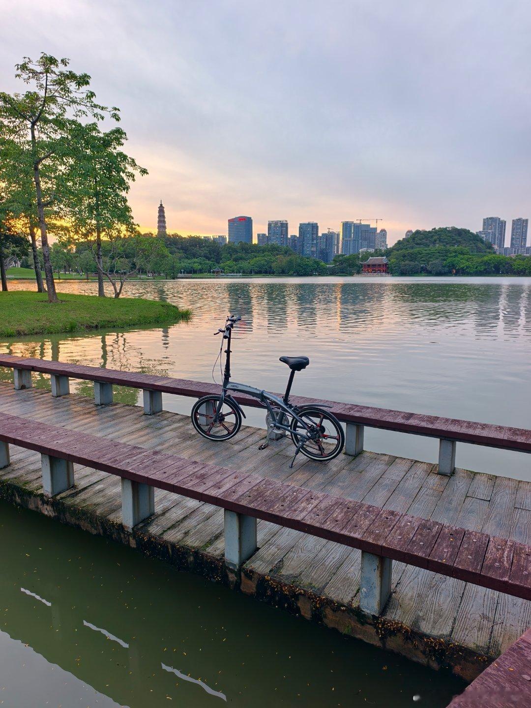 珠三角发展纵横观察录别人家的环湖绿道🚲，可以骑单车那种
