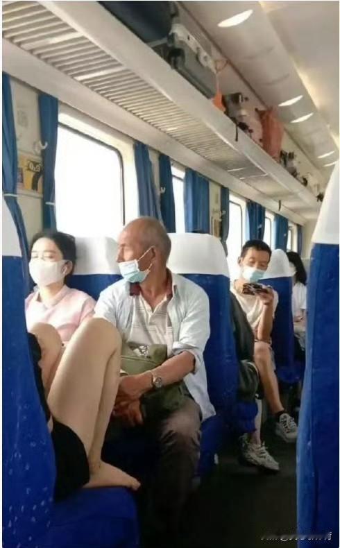 只要自己不尴尬，尴尬的就是别人[大笑][大笑][大笑]