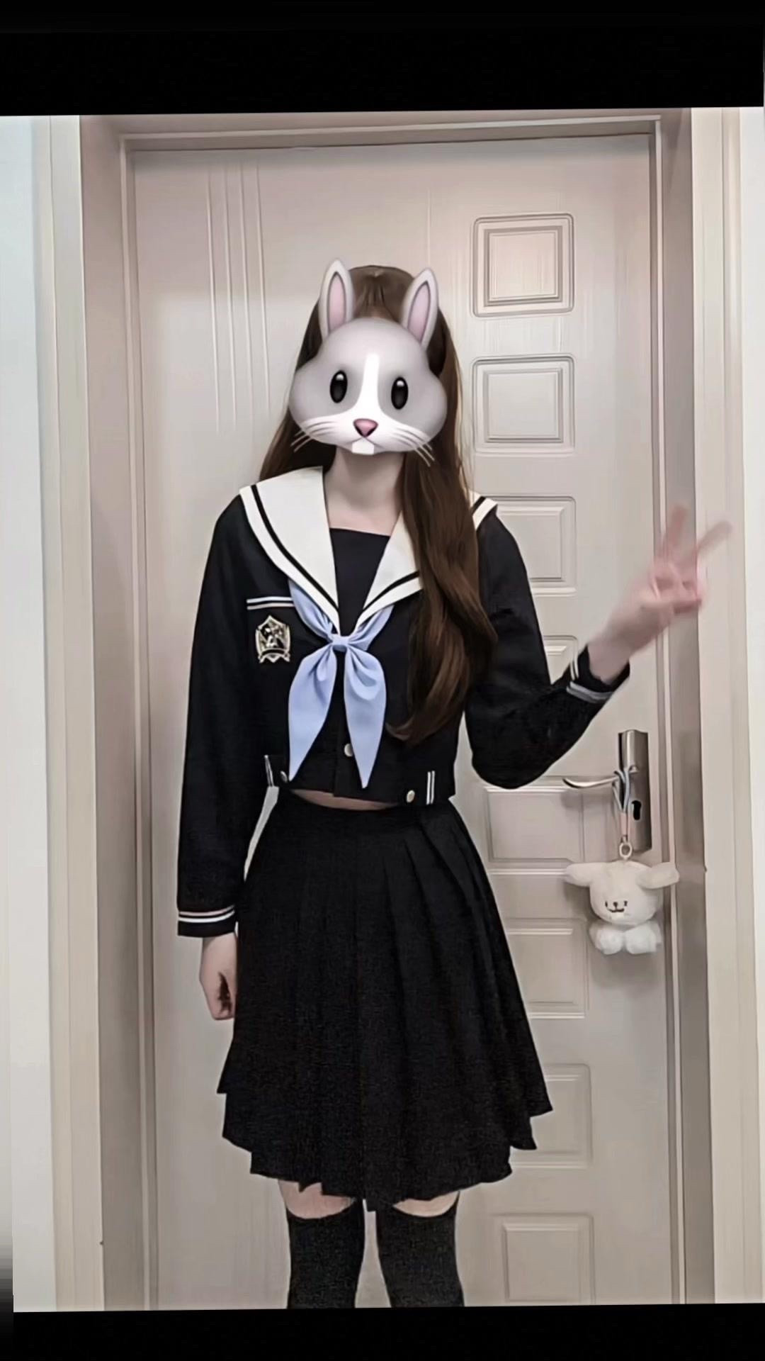 JK制服真的太戳我了！第一次穿JK裙出门，被好多人夸好看，感觉自己像高...