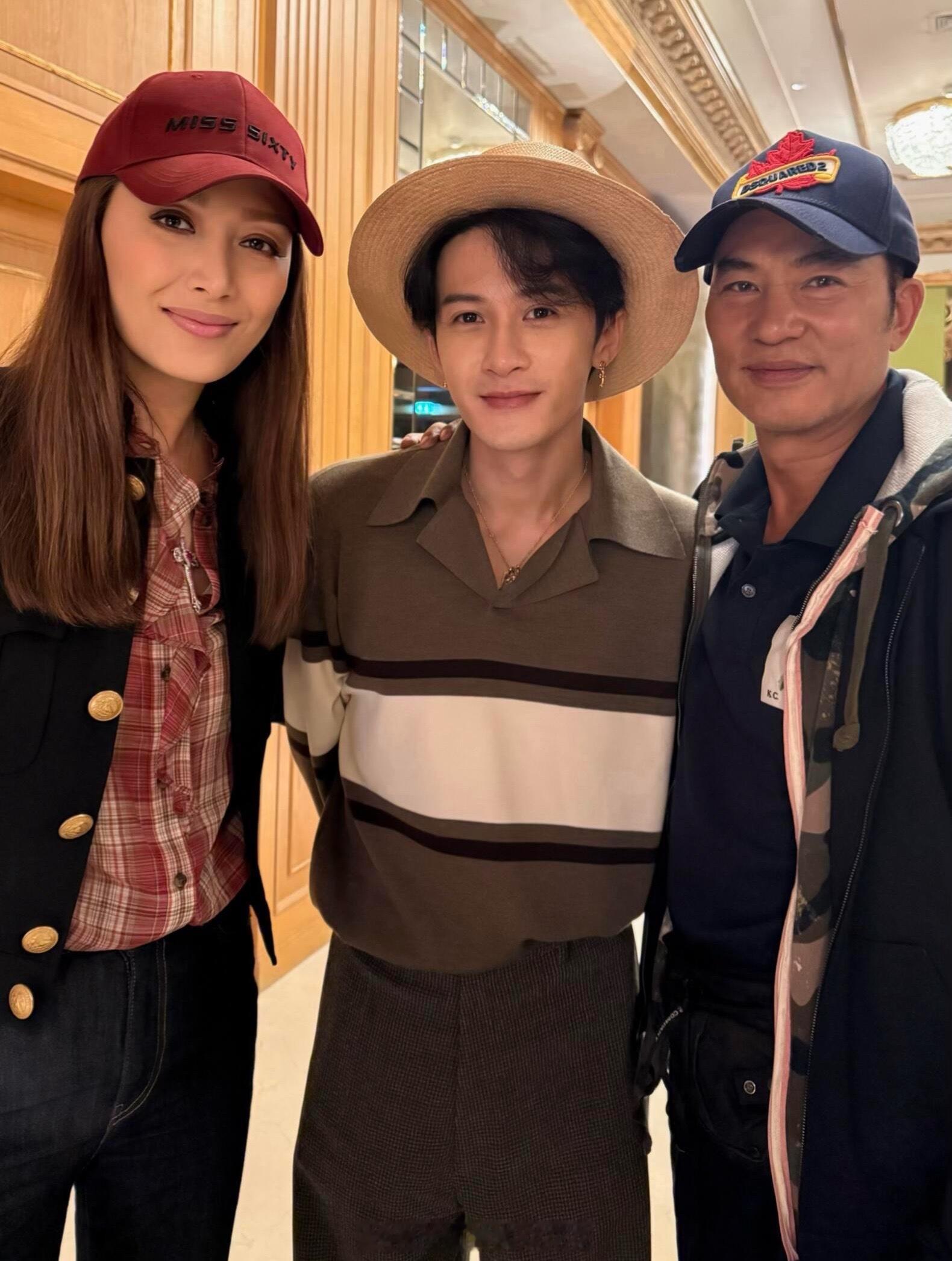 意大利到底有谁在啊！檀健次意大利被偶遇合照檀健次与任达华夫妇合照​​​