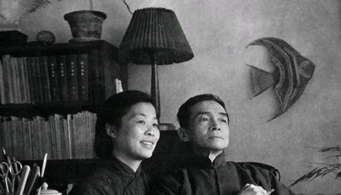 1972年，梁思成病重，生命垂危之际，仍然在梦中呼喊着前妻林徽因的名字。梁思成