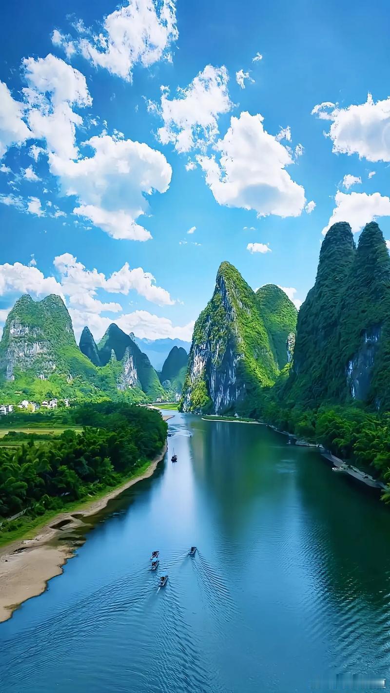 桂林山水，真的是名不虚传！喜欢山山水水的朋友们，一定要来桂林看看！五一的桂林快忙