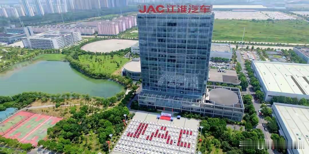💰半年巨亏7.4亿！江淮汽车“尊界”豪赌能翻盘吗？7月8日，江淮汽车披露