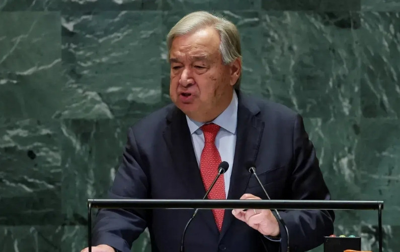 一边是美国欠联合国会费达15亿美元之多！联合国秘书长拿他也没办法。另一边是在东