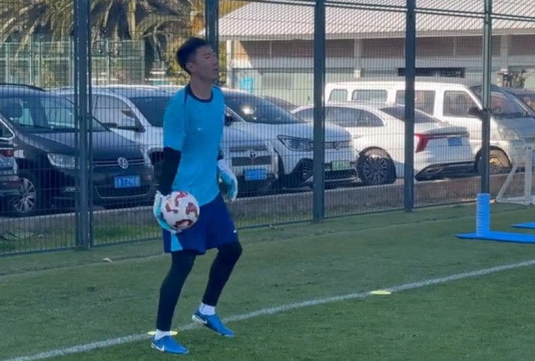 方镜淇: 肯定会尽我最大能力帮助球队, 帮助年轻球员成长