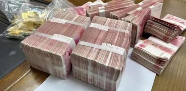 工资发下来，立马把他换成现金刷小书看到不少人把工资全部换成现金收进保险柜，看着厚