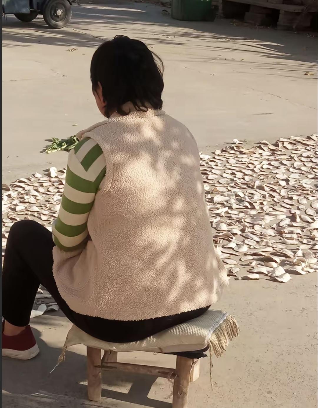 这事儿我上周听我妈和她同事聊了半天。她同事53岁，身高1.5米，体重130斤，