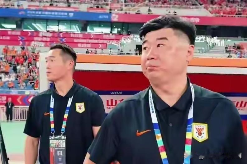 韩鹏上任以后激活了泰山队的前场进攻三叉戟，瓦克能够拿到最佳球员，以一球只差排名射