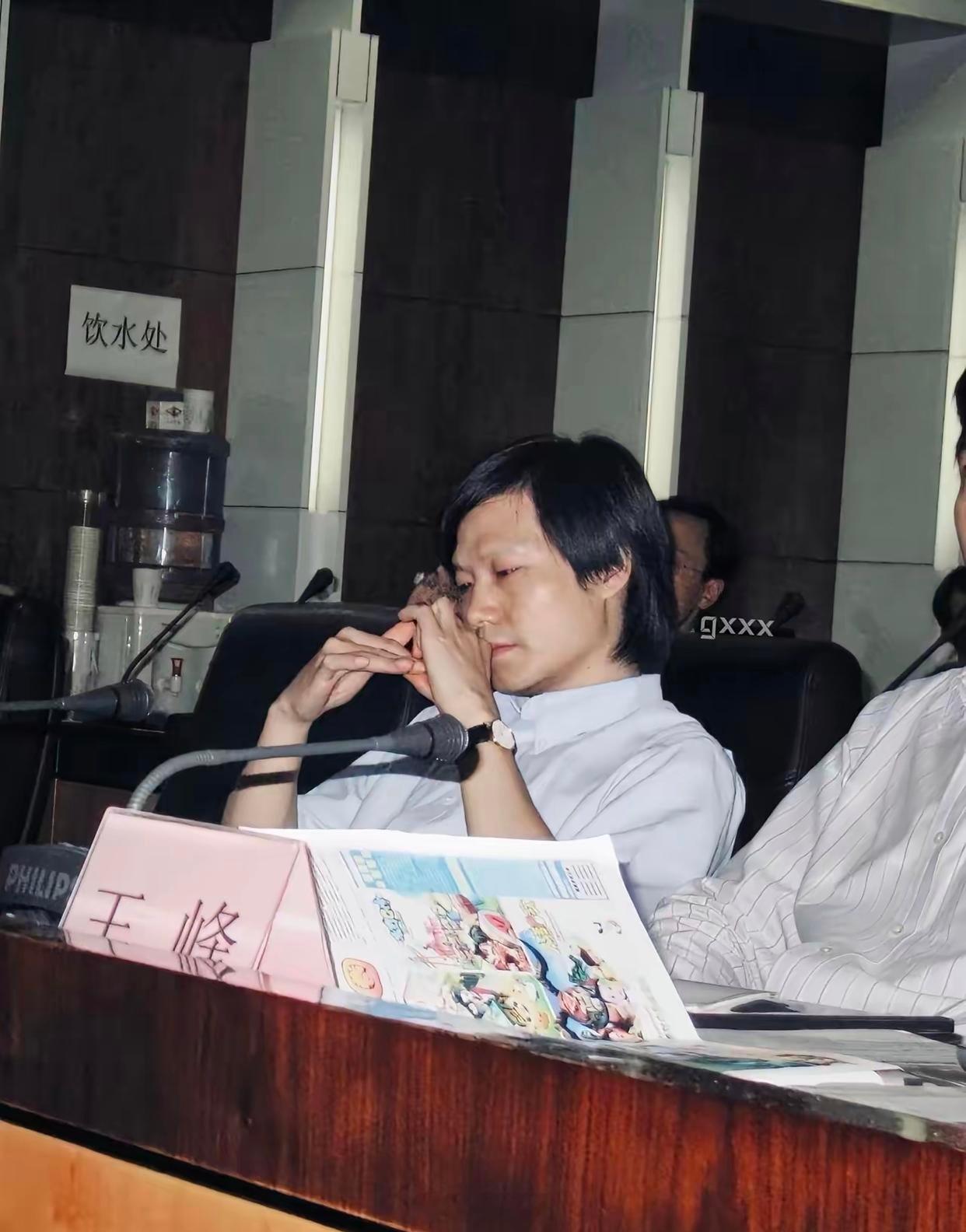 我勒个豆，这是雷军吗？放现在都能出道了​​​