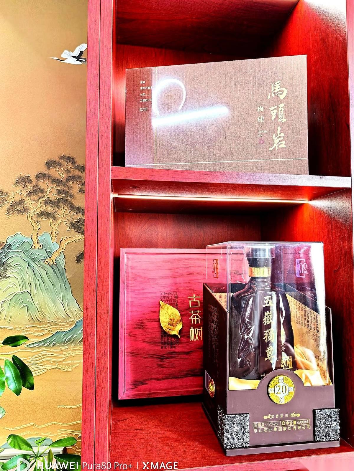 又有人在按门铃。我几乎是下意识地走向门口，心里已经猜到七八分。快递小哥递过来一