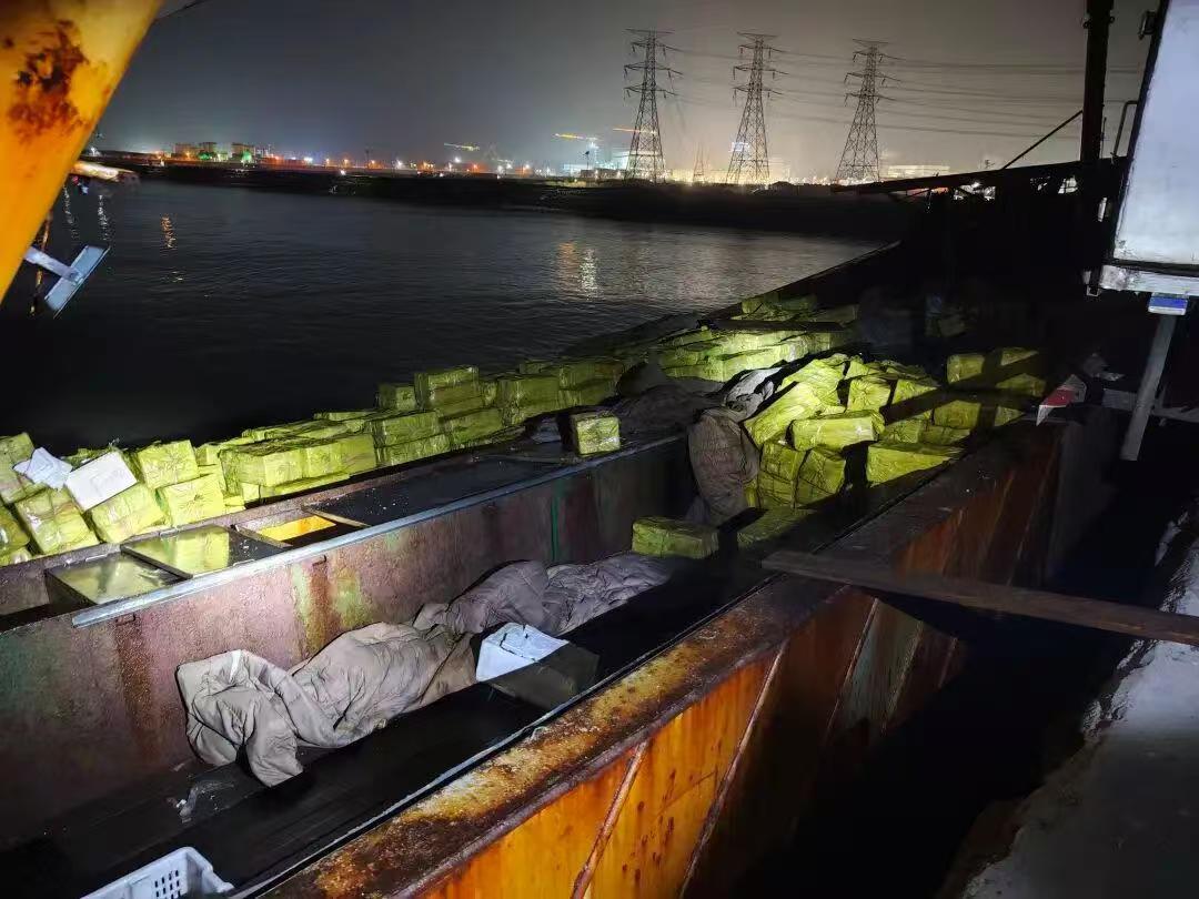 大年初五深夜突击！烟台海阳查获百吨走私海货，27人落网，这事儿没商量当大伙儿还