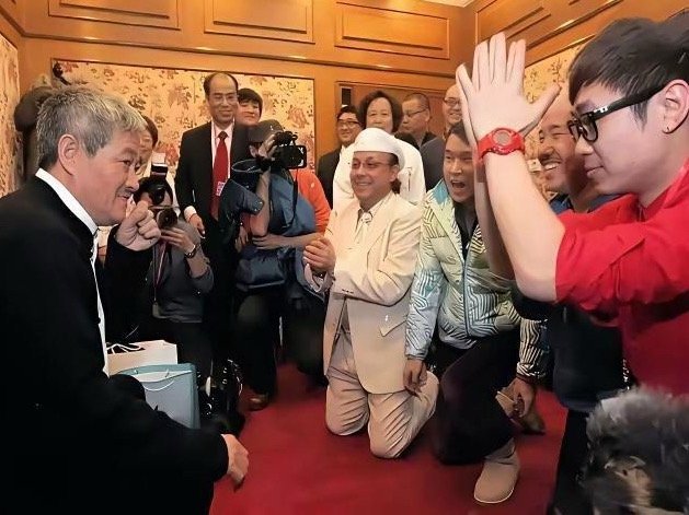 当年的本山大叔举行收徒仪式时的一幕​