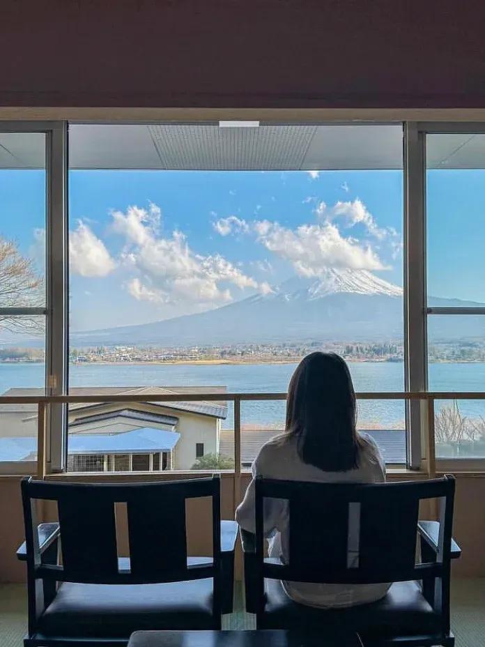  从前种种譬如昨日死，人到中年，学会重启人生你有没有发现，人到中年，最折磨人