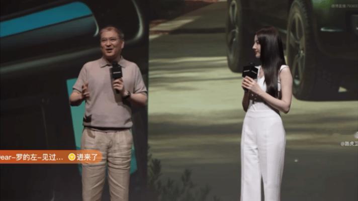 热巴在西岸西岸定格高光时刻！近距离感受迪丽热巴绝佳线下状态，体态优雅、谈吐从容