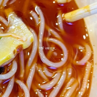 秋葵的种植方法1、整地种植每年的4月至8月都可以露天种植秋葵，当年就可以食用，