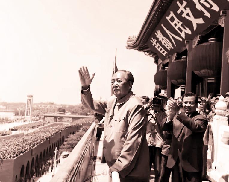 有人认为，不应该神化主席。而我却认为，主席不是神，但主席在人民心中的地位比神还要