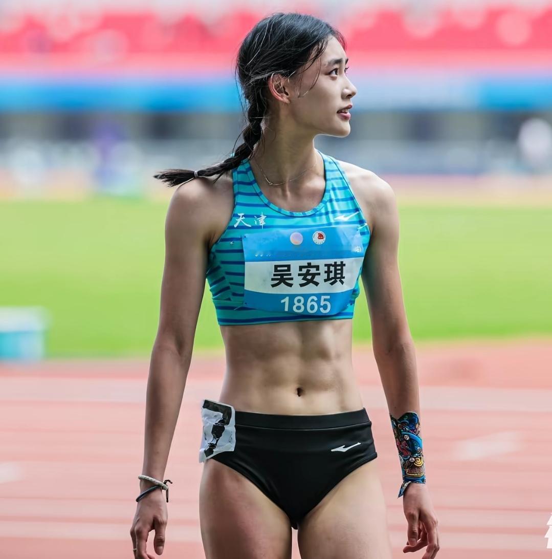 夏思凝应该很快就没位置了，专心去做网红或者助教吧因为村里又又又又来新人了，天津