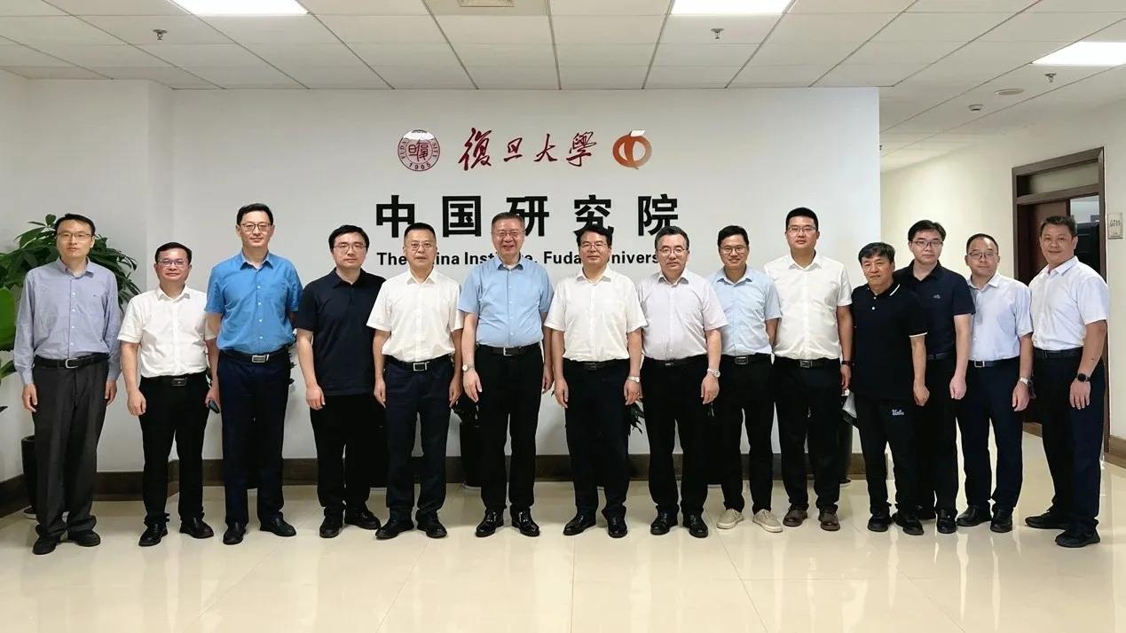 贵客到来，张维为教授心中甚喜。来客是谁？广西大学团队。时间是在7月3日。双