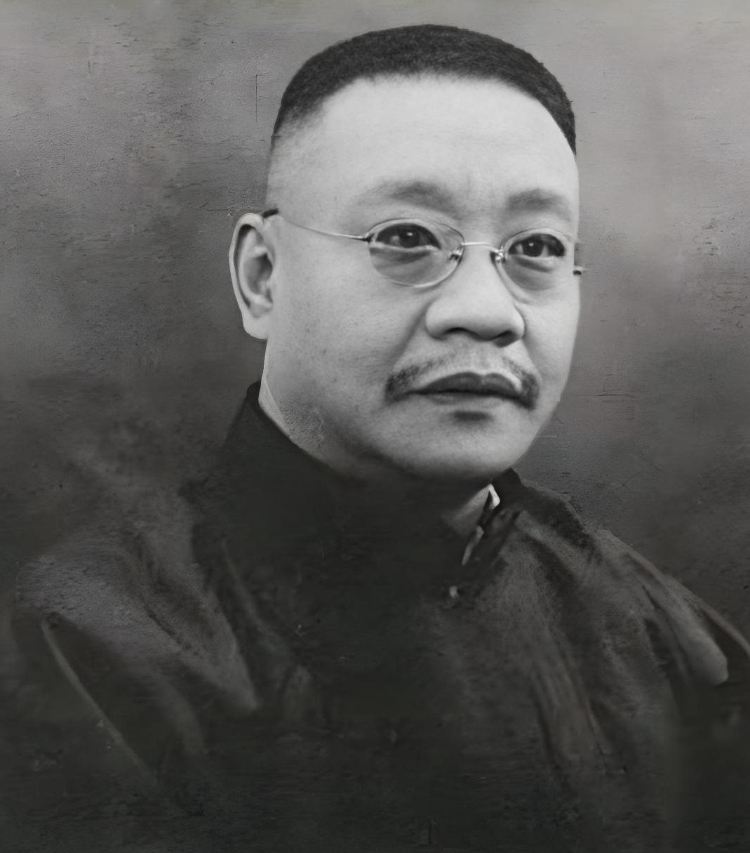 1879年，浙江巡抚谭钟麟午睡之后，路过通房丫头卧室时与之发生关系。而就是这一次