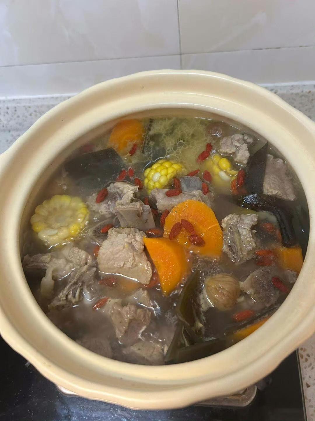 外国人可以煮这样的中国菜，不错了！香港一位印尼家庭工人做的饭；还有一位菲律宾