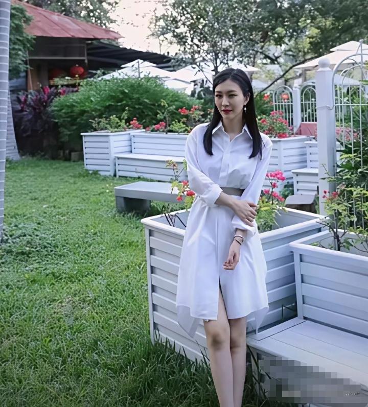 女人干得好不如嫁得好啊！田朴珺还没认识王石的时候只是一个没什么名气的演员，自从她
