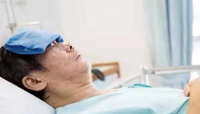 “令人心寒！”北京，一男子婚内出轨，后不幸患病，小三闻讯而逃，原配始终坚守在身边