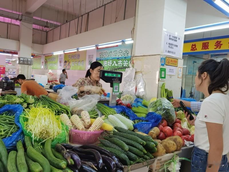 为啥大家都觉得经济形势不好，工作不好找收入下降，而去年的统计数据显示农民人均可支