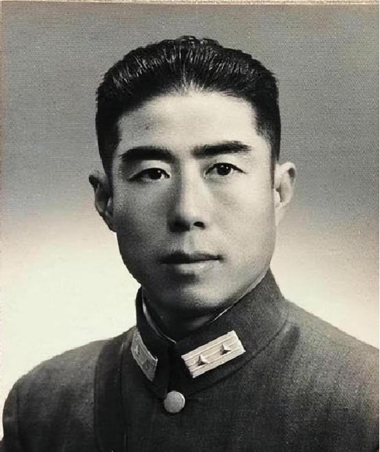 1944年，“大汉奸”郭绍绪请日军高层在家喝酒，席间，他大喊一声：“上炖鸡！”话