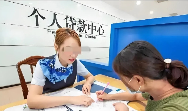 湖北十堰，女子向银行借款30万，没等还钱，却突然去世，银行发现女子与丈夫有一套5