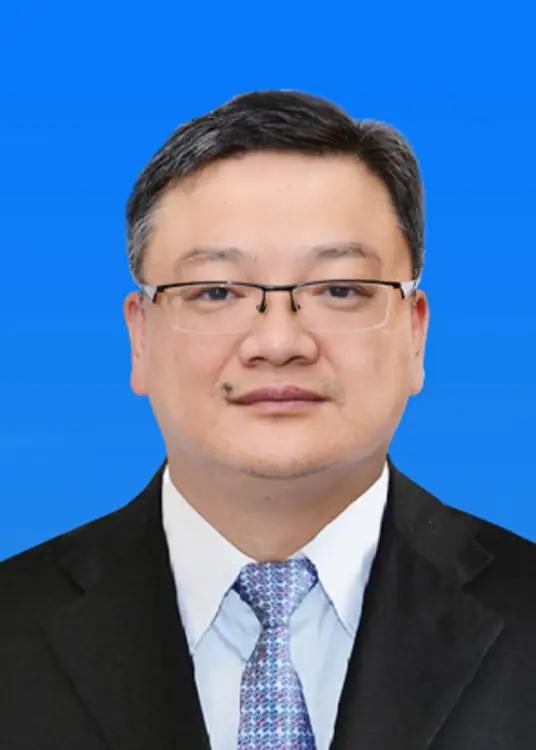 著名央企华润集团更换董事长，由王海民接任。7月23日，华润集团召开中层以上管理