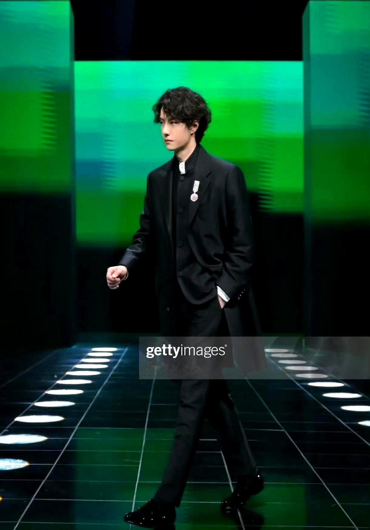 千万修图师的饭碗，正被一种叫“王一博生图”的东西砸得稀碎。这不是比喻，是一种正