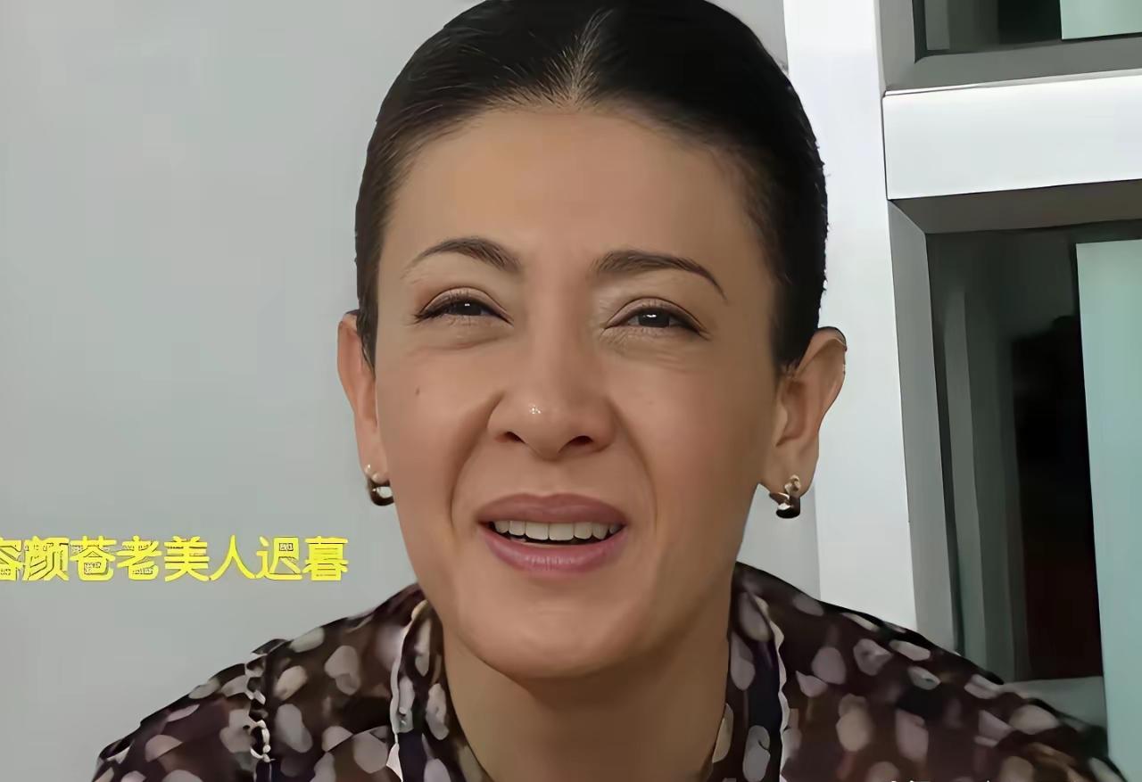 这，还是那个美艳大方的西米拉吗？她，曾经是泰王玛哈最爱的女人。她，拥有优雅气