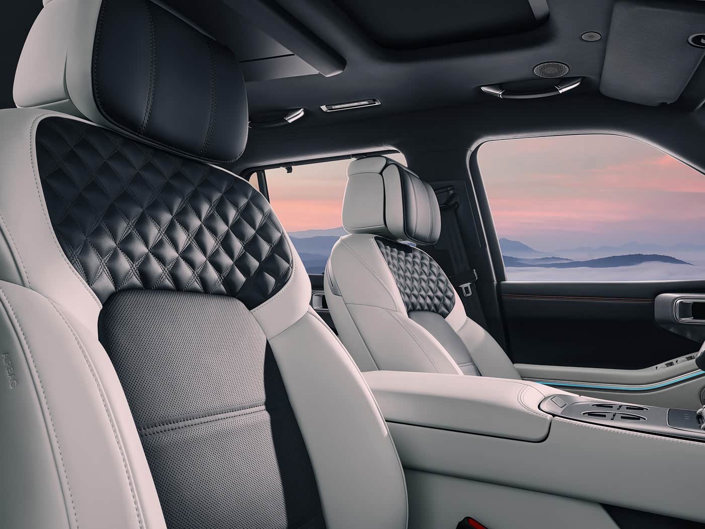 坦克700Hi4-Z内饰官图发布...1：没有副驾大屏幕，环抱式设计2：后排座