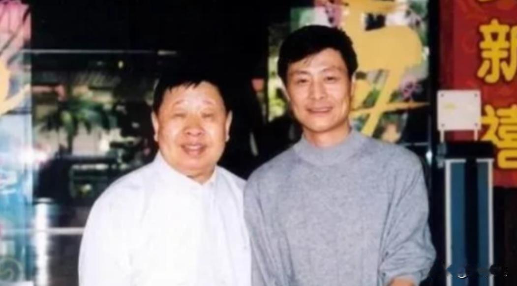 1988年，相声演员刘伟不顾师父反对，坚决要移民出国，马季大怒，表示国外没人认识