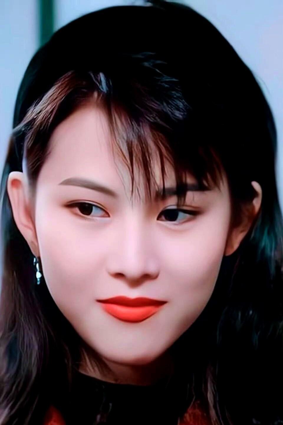 香港知名演员蔡少芬之前在一档节目里说过，她香港的家只是60平米的房子，孩子睡上下