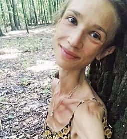 今天，这个8年只吃水果的波兰女子去世了，年仅27岁，去世时体重仅有22公斤。其实