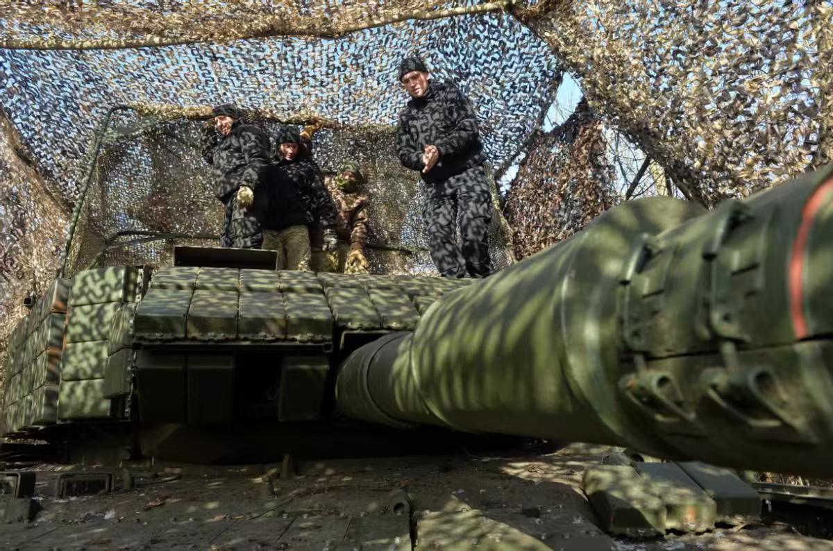 俄军攻克了两座重要的城市，红军城不必多说，这是乌军在整个顿巴斯地区的后勤交通枢纽