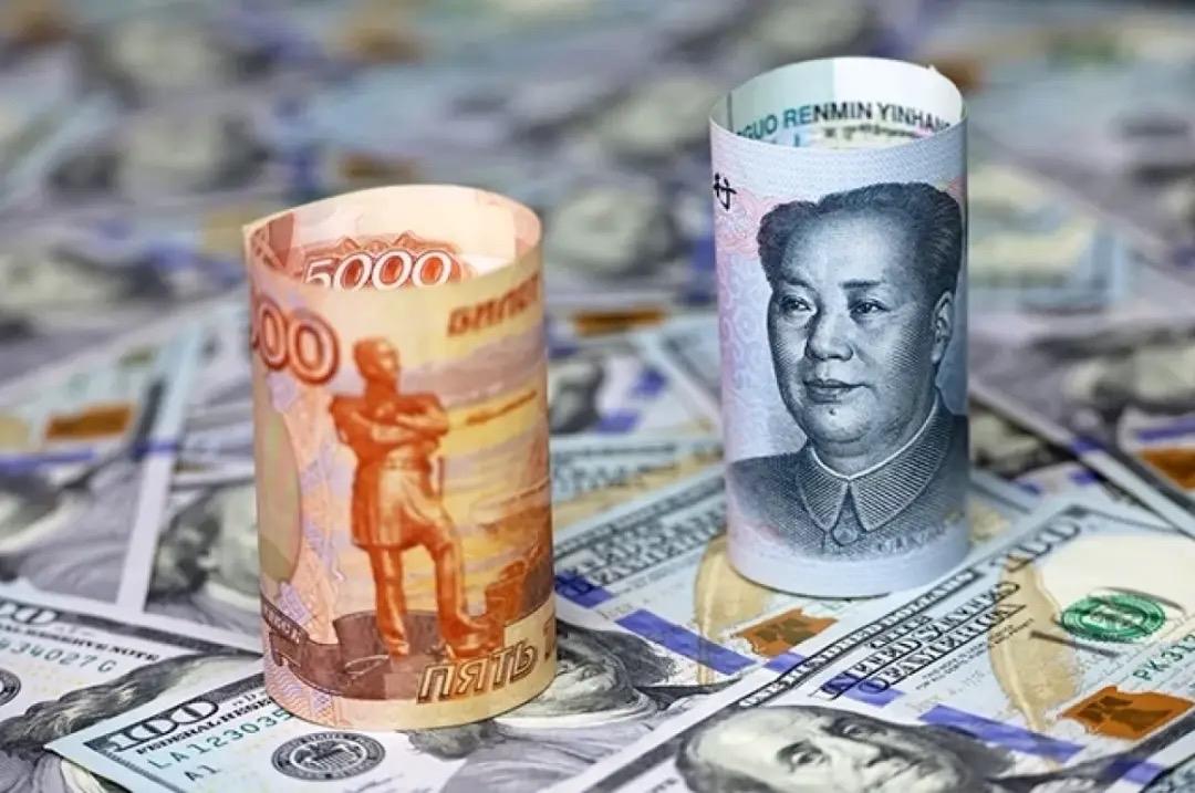 在去美元化后，哪种货币可以取代美元的地位，我觉得是卢布。我这么说是有依据的，据俄